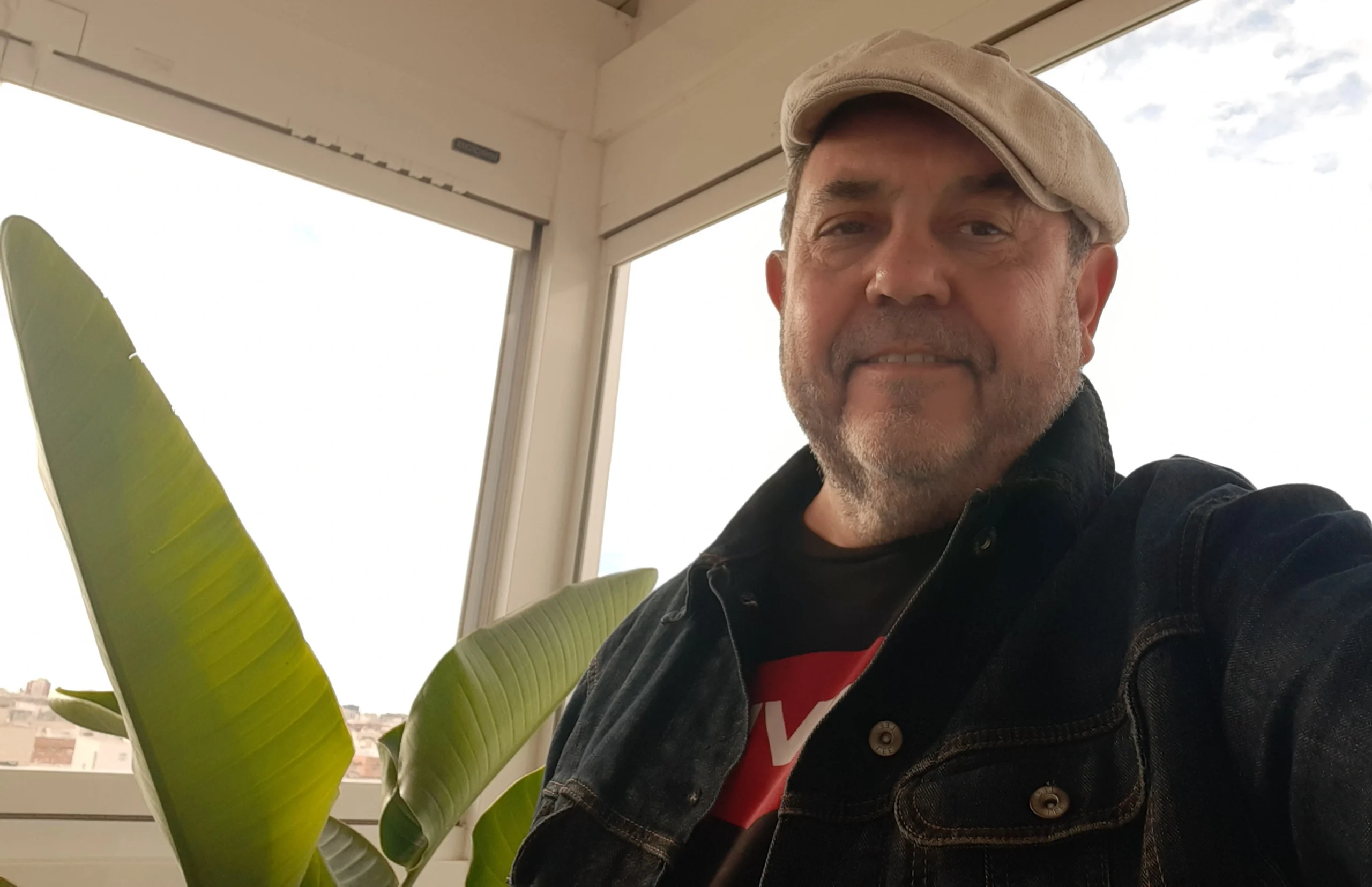 Salvador Algarra sorprende con una mirada íntima y valiente a las entrañas del poder político